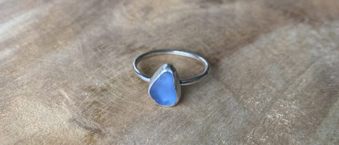 Afbeelding van de seaglass ringen collectie met omkasting.
