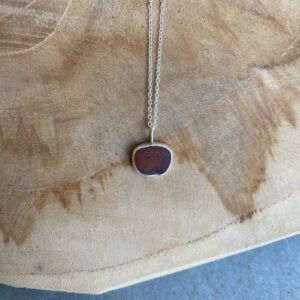 Zilveren seaglass ketting (donkerbruin)