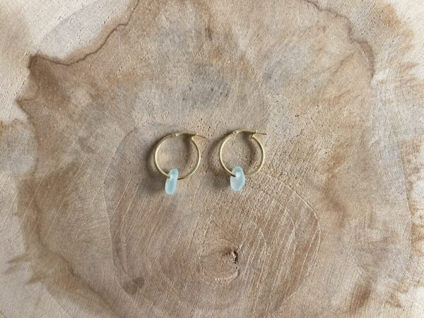 Basic seaglass oorbellen wit seaglass